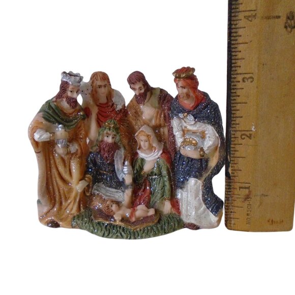 Nativity Scene Resine Glittery Small holy Family and Wise Man Christmas Decor - Picture 5 of 8